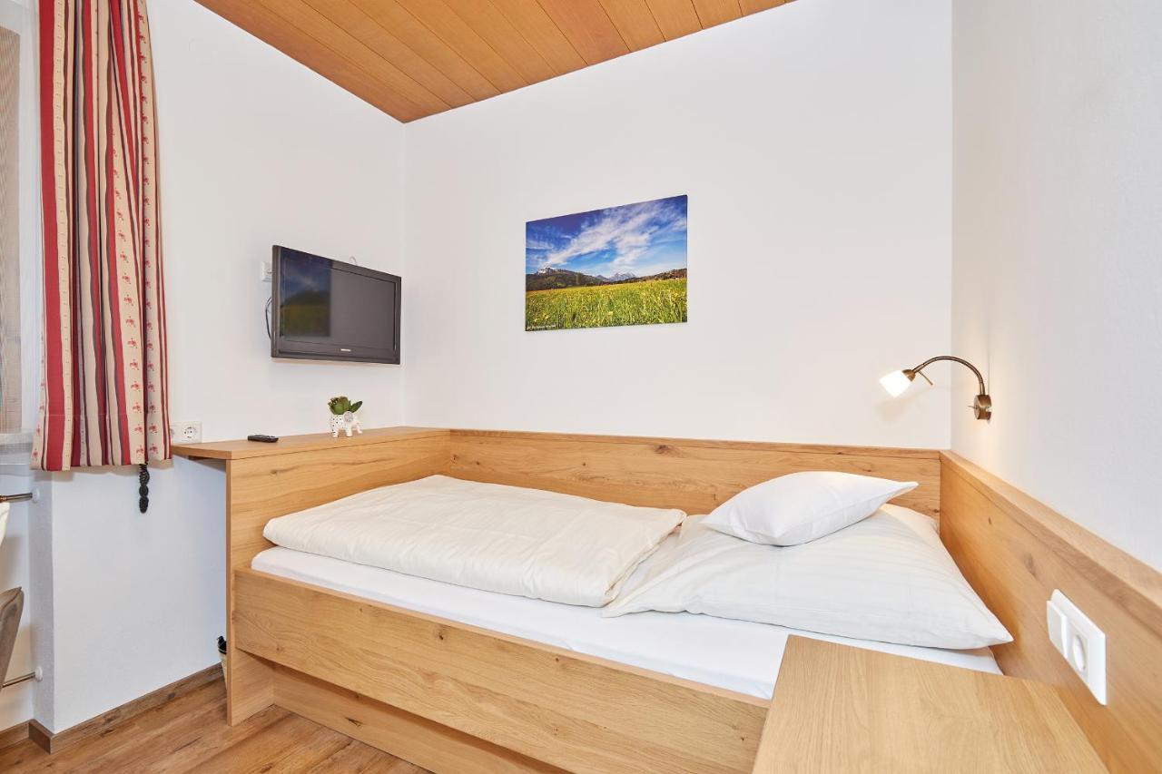 Gaestehaus Flora Reit im Winkl Esterno foto