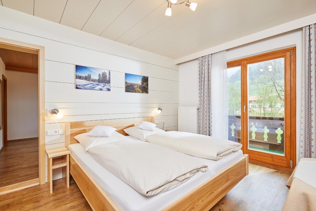 Gaestehaus Flora Reit im Winkl Esterno foto