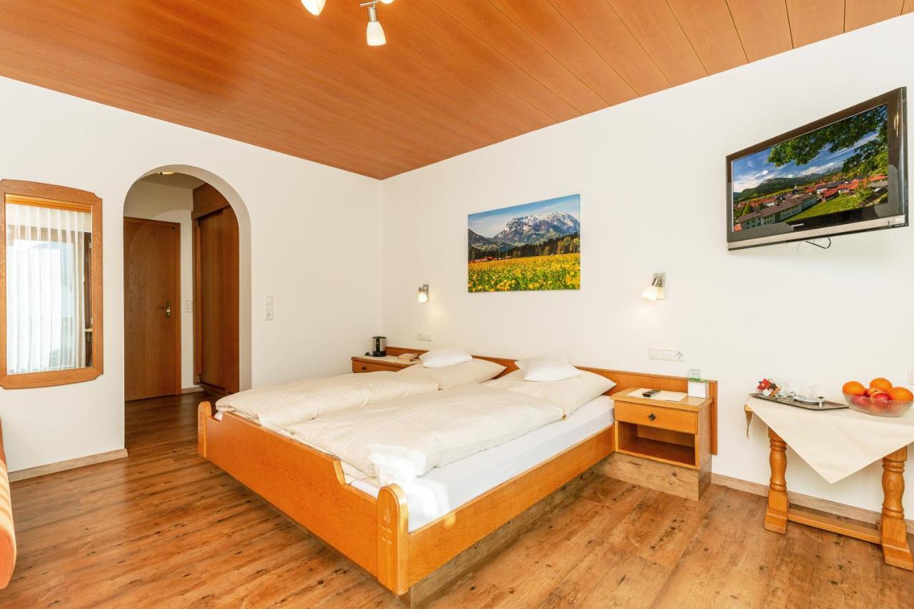 Gaestehaus Flora Reit im Winkl Esterno foto