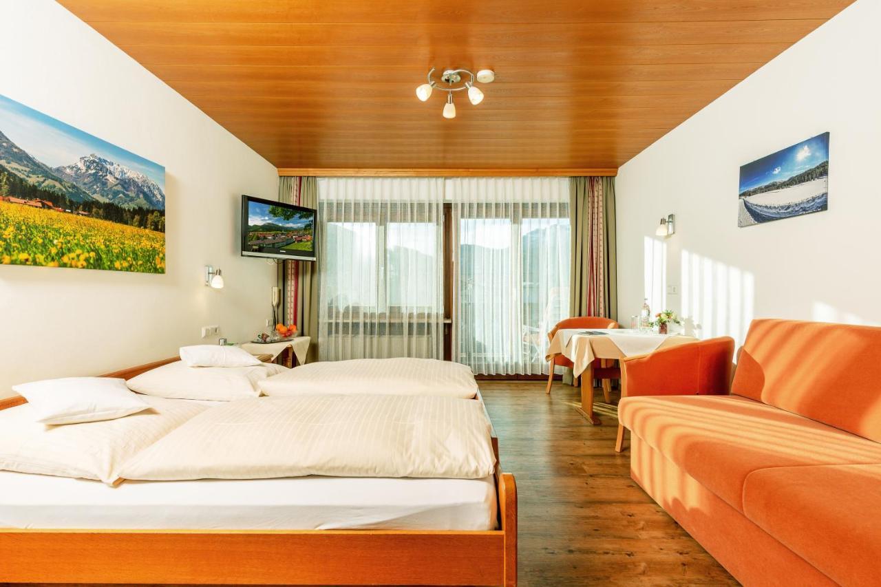 Gaestehaus Flora Reit im Winkl Esterno foto