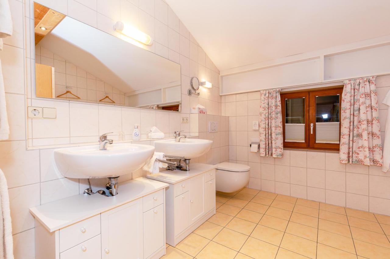 Gaestehaus Flora Reit im Winkl Esterno foto