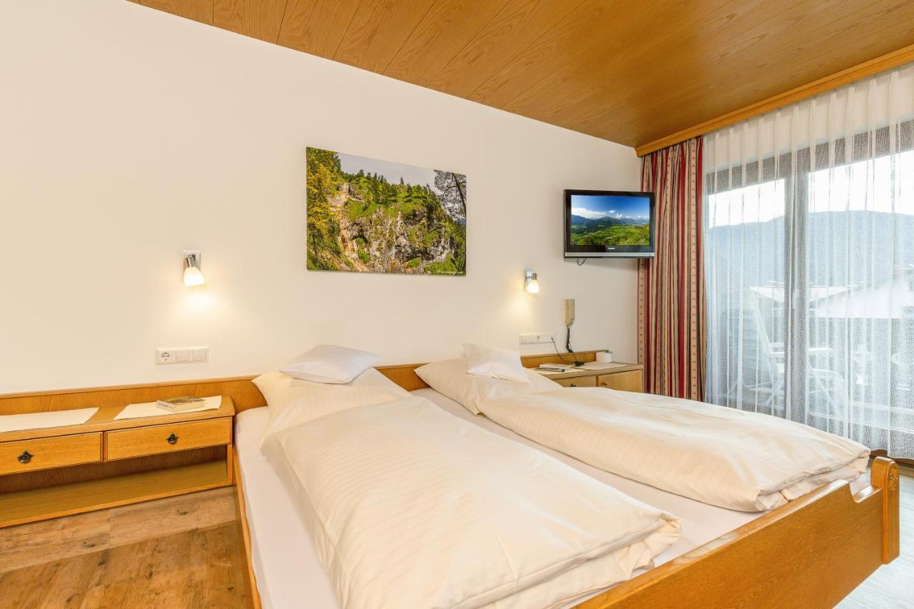 Gaestehaus Flora Reit im Winkl Esterno foto