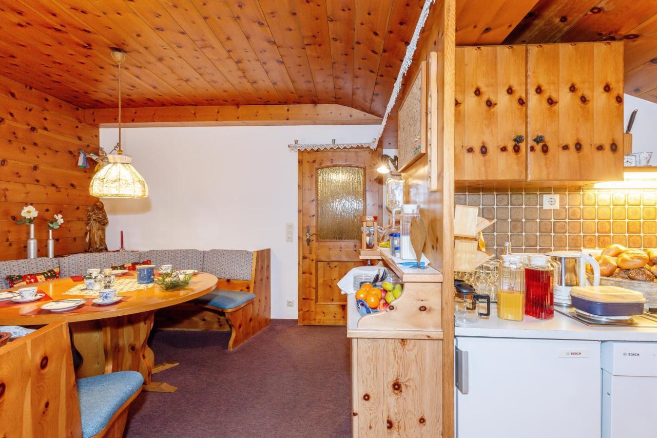 Gaestehaus Flora Reit im Winkl Esterno foto